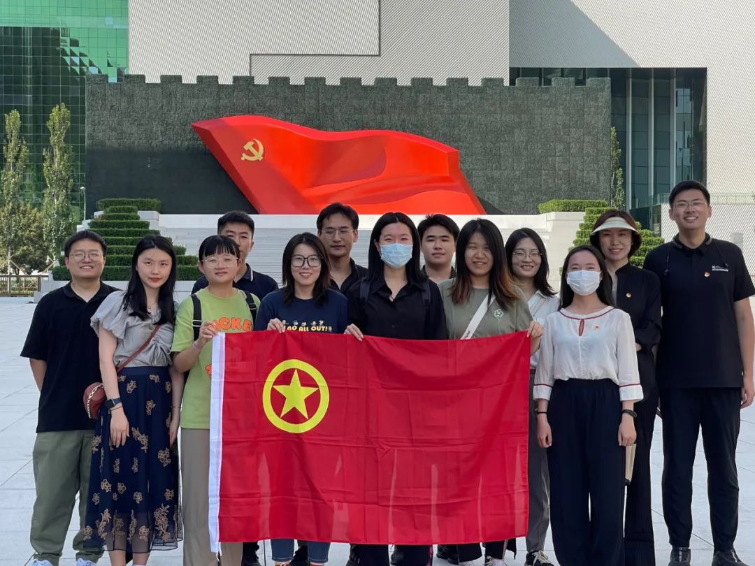 中國供銷農産品集團與中再生集團團支部聯合參觀““追尋黨史足迹 赓續精神血脈”主題展覽